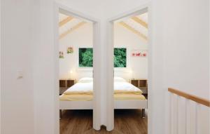 Ein Bett oder Betten in einem Zimmer der Unterkunft Ferienhausdorf Thale