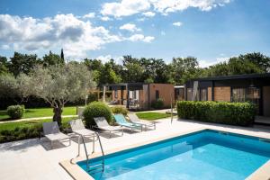 Bazén v ubytování Camping Park Umag Mobile Homes nebo v jeho okolí