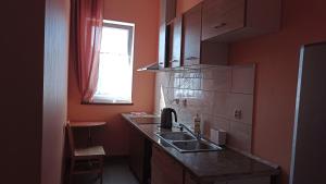 a small kitchen with a sink and a window at Turystyczny ul Bałtycka 2 in Stare Bielice