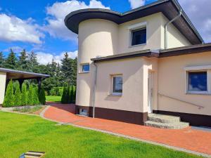 a white house with a round turret at Ferienhaus Gerda & Heinz in Frankfurt Oder