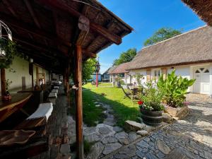 Brod nad DyjíにあるPenzion Pastuškaの石道家の外観