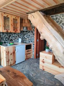 Afbeelding uit fotogalerij van Glamping Lake Bloke in Nova Vas