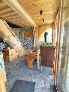 Afbeelding uit fotogalerij van Glamping Lake Bloke in Nova Vas +56 foto's