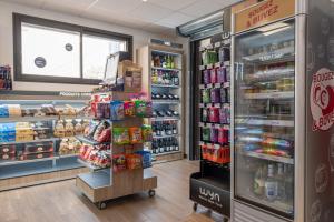 a grocery store aisle with food and drinks at H&ocirc;tel Des Nacres in Ventiseri