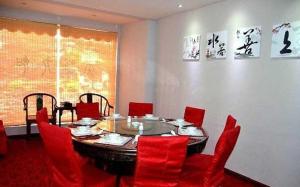 Khu vực ghế ngồi tại Wudangshan Daohe Inn