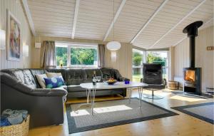 Χώρος καθιστικού στο Three-Bedroom Holiday Home In Asnas