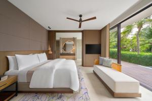 Postel nebo postele na pokoji v ubytování The Westin Resort & Spa Cam Ranh