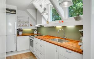 Nhà bếp/bếp nhỏ tại Holiday Home Ebeltoft 304