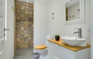Phòng tắm tại Holiday Home Ebeltoft 304 +14 ảnh
