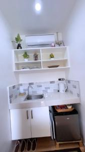 A cozinha ou kitchenette de Mactan Hostel