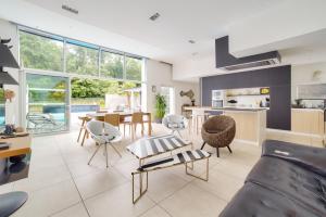 a living room with a couch and a table at Villa avec piscine - 500m de la plage de Rampillon in Longeville-sur-Mer