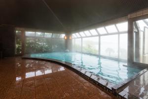 Bazén v ubytování Toba Seaside Hotel nebo v jeho okolí