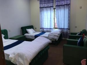 Postel nebo postele na pokoji v ubytování Gold Star Hotel Skardu