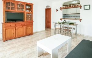 Kuchyň nebo kuchyňský kout v ubytování Nice Apartment In Los Arenales Del Sol