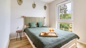 Un pat sau paturi într-o cameră la JANTAR RESORT Apartamenty PIAMOLA