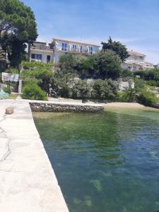 Gallery image of Apartments Vila Miranda on the beach in Barbat na Rabu