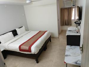 Postel nebo postele na pokoji v ubytování Airport Hotel Annexe