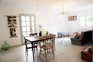 Χώρος καθιστικού στο Casa Iride, appartamento con grazioso giardino
