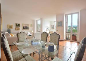 a living room with a glass table and chairs at Caprera Flexyrent NO air conditioning - Seafront in Santa Margherita Ligure