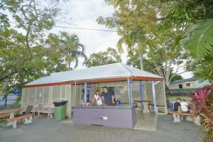 BIG4 Tasman Holiday Parks - Rowes Bay餐厅或其他用餐的地方