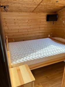 Postel nebo postele na pokoji v ubytování Gnapówka