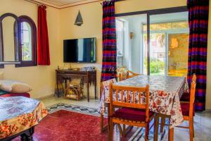 a living room with a table and a tv at Charmant appartement au bord de mer in El Jadida +12 photos