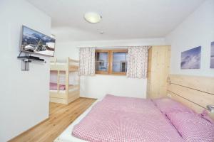 Voodi või voodid majutusasutuse Grünerstein Chalet Jungbrunnen toas