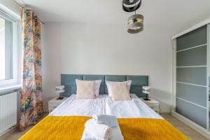 Posteľ alebo postele v izbe v ubytovaní Sienkiewicza Blue Apartment
