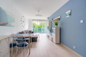 Kuchyňa alebo kuchynka v ubytovaní Sienkiewicza Blue Apartment