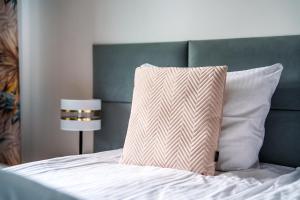 Posteľ alebo postele v izbe v ubytovaní Sienkiewicza Blue Apartment