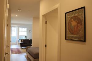 Calypso- Hollywood Apartment with Pool, Gym FREE parking的休息区