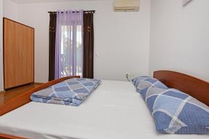 Ein Bett oder Betten in einem Zimmer der Unterkunft Apartments Dulabic