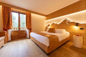 Łóżko lub łóżka w pokoju w obiekcie Hotel Petit Tournalin