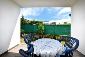 Ein Balkon oder eine Terrasse in der Unterkunft Apartments Dulabic