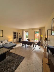 Posezení v ubytování Maison cosy au centre historique de Bayeux