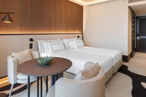 Кровать или кровати в номере Hotel Meliá Bilbao