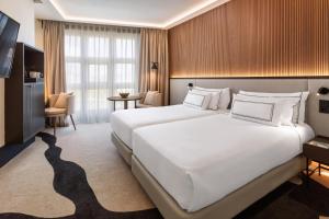 Кровать или кровати в номере Hotel Meliá Bilbao