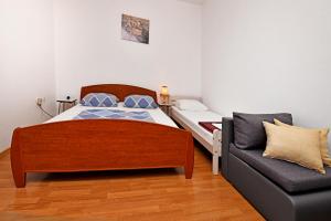 Ein Bett oder Betten in einem Zimmer der Unterkunft Apartments Dulabic