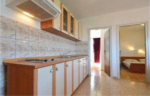 Kuchyňa alebo kuchynka v ubytovaní Apartment Kukljica Kukljica Ul, + 8 fotografií