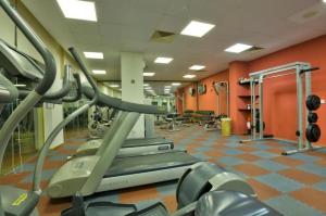 Fitness centrum a/nebo fitness zařízení v ubytování فندق بورتو مارينا - غرفة فندقية بخدمة فندقية