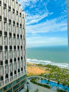 a view of the ocean from a building at Apec Mandala Chambay Mũi Né in Ấp Thiẹn Ái