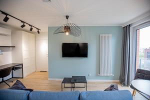 Televízia a/alebo spoločenská miestnosť v ubytovaní Rent40 Apartamenty Aura 2 Gdańsk Old Town
