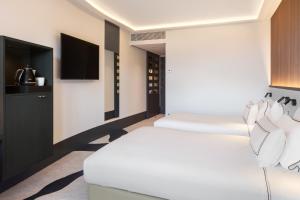 Кровать или кровати в номере Hotel Meliá Bilbao