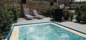 Bazén v ubytování The Ray Hotel and Studios nebo v jeho okolí