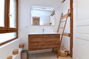 Ένα μπάνιο στο Appartement Gaspard & Lilly avec Balcon