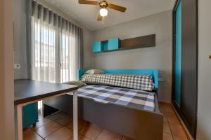 a small room with a bed and a table at Bungalow Puerta del Sol en Calpe in Calpe +40 photos