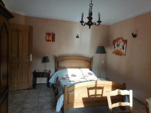 Katil atau katil-katil dalam bilik di Gîte 5 personnes , Luberon, Provence +2 gambar