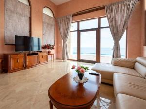 Μια τηλεόραση ή/και κέντρο ψυχαγωγίας στο VILLAS GOLF