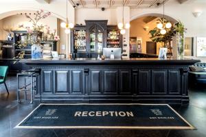 a bar with a sign that reads reception at Hotel Sint Nicolaas in Amsterdam