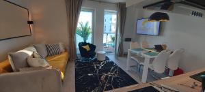 Μια τηλεόραση ή/και κέντρο ψυχαγωγίας στο Golden Beach 2 Ustronie Morskie Sianożety